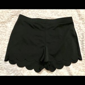 EXPRESS Scallop Edged Shorts Black